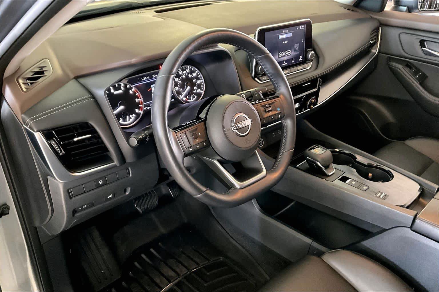 Used 2023 Nissan Rogue SV w/ SV Premium Package FWD image 16