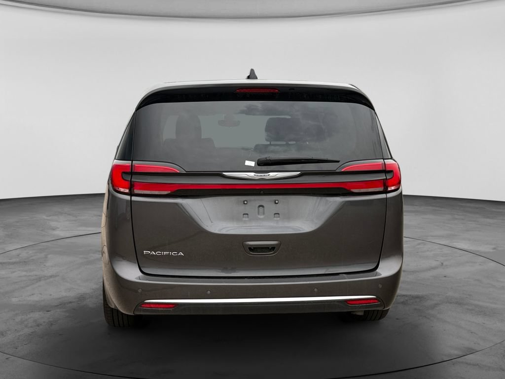 Used 2023 Chrysler Pacifica Touring-L FWD image 8