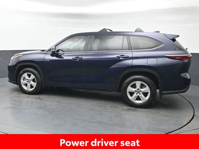 Used 2024 Toyota Highlander LE image 4