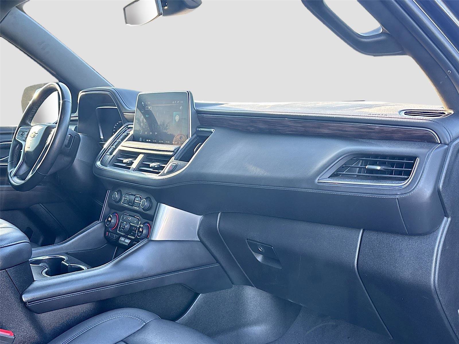 Used 2023 Chevrolet Suburban LT w/ Luxury Package image 30