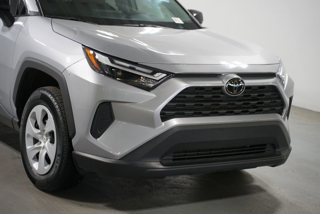 Certified 2025 Toyota RAV4 LE AWD/4WD image 4