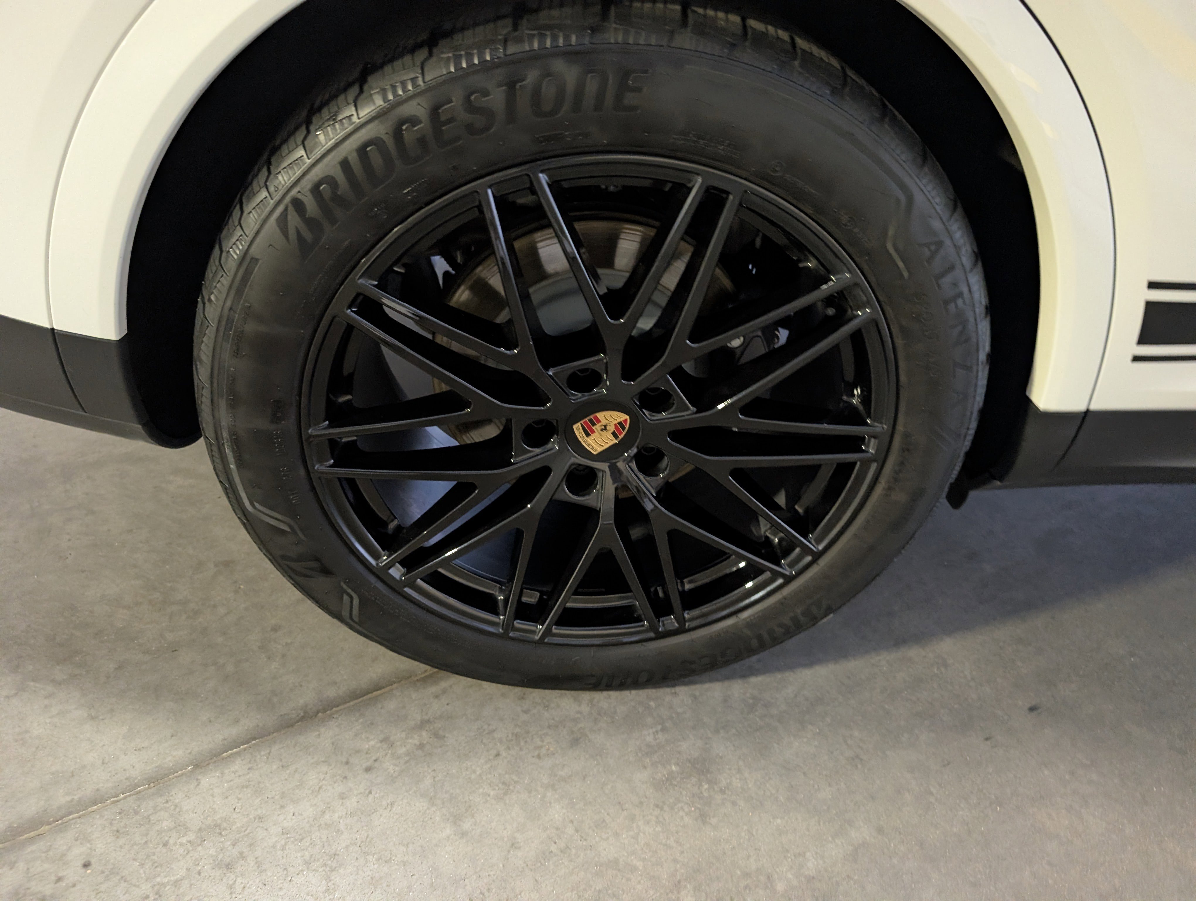 Used 2025 Porsche Cayenne image 18