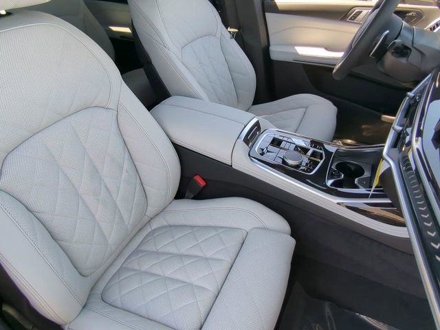 Used 2025 BMW X7 xDrive40i w/ M Sport Package AWD/4WD image 11