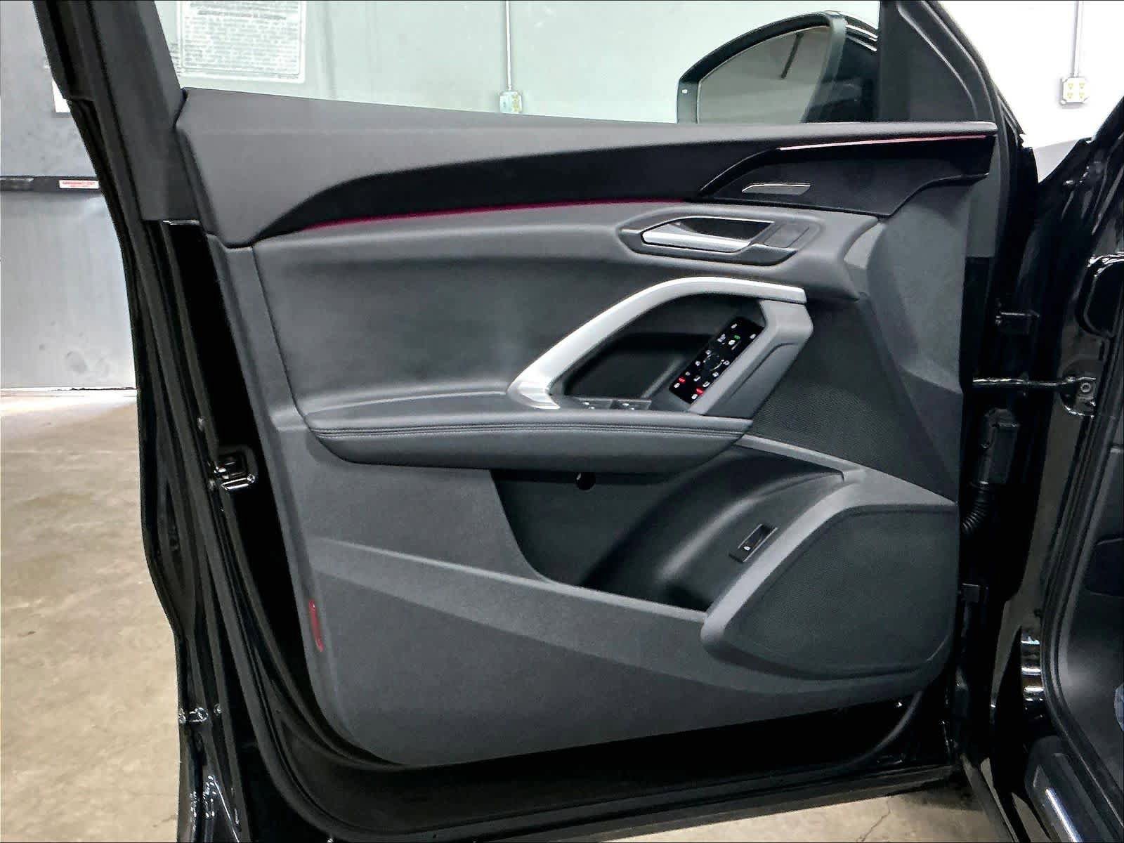 Certified 2025 Audi Q5 Prestige image 25