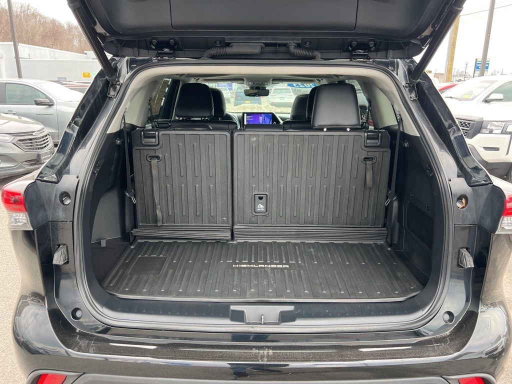 Used 2023 Toyota Highlander XLE image 25