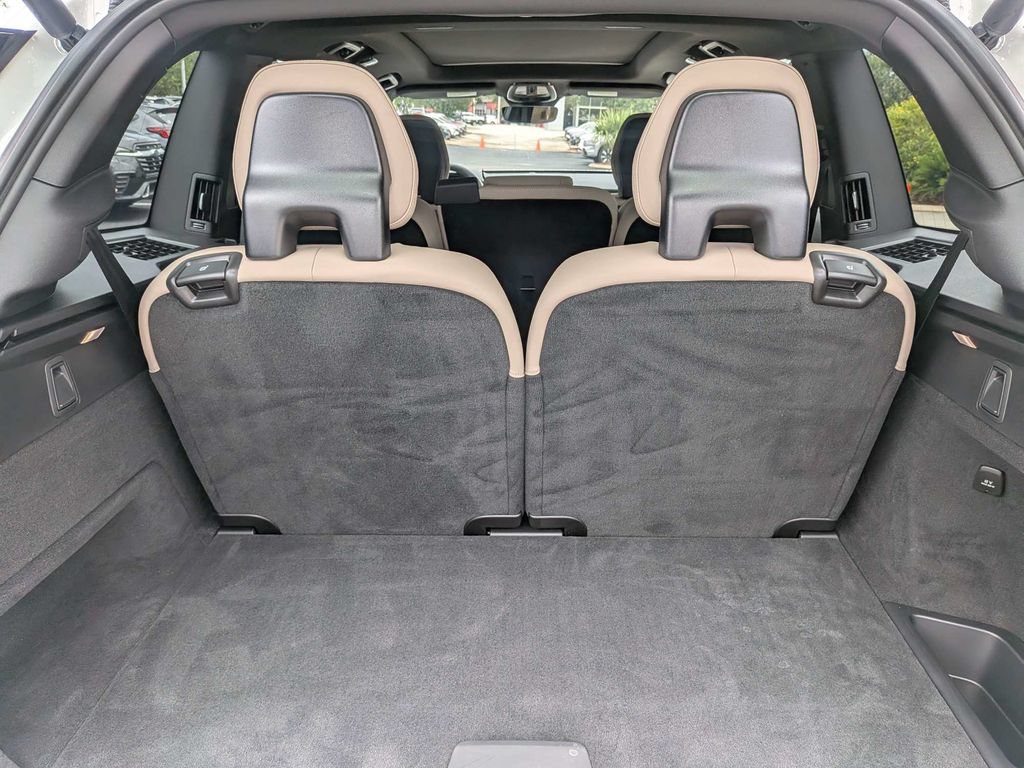 Certified 2026 Volvo XC90 B5 Plus w/ Protection Package Premier AWD/4WD image 16