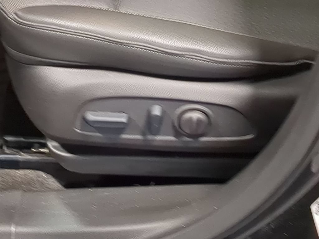Used 2023 Buick Encore GX Select w/ Sport Touring Package AWD/4WD image 17