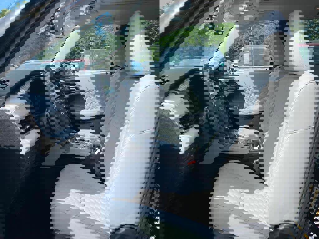 New 2025 Mitsubishi Outlander SEL image 8