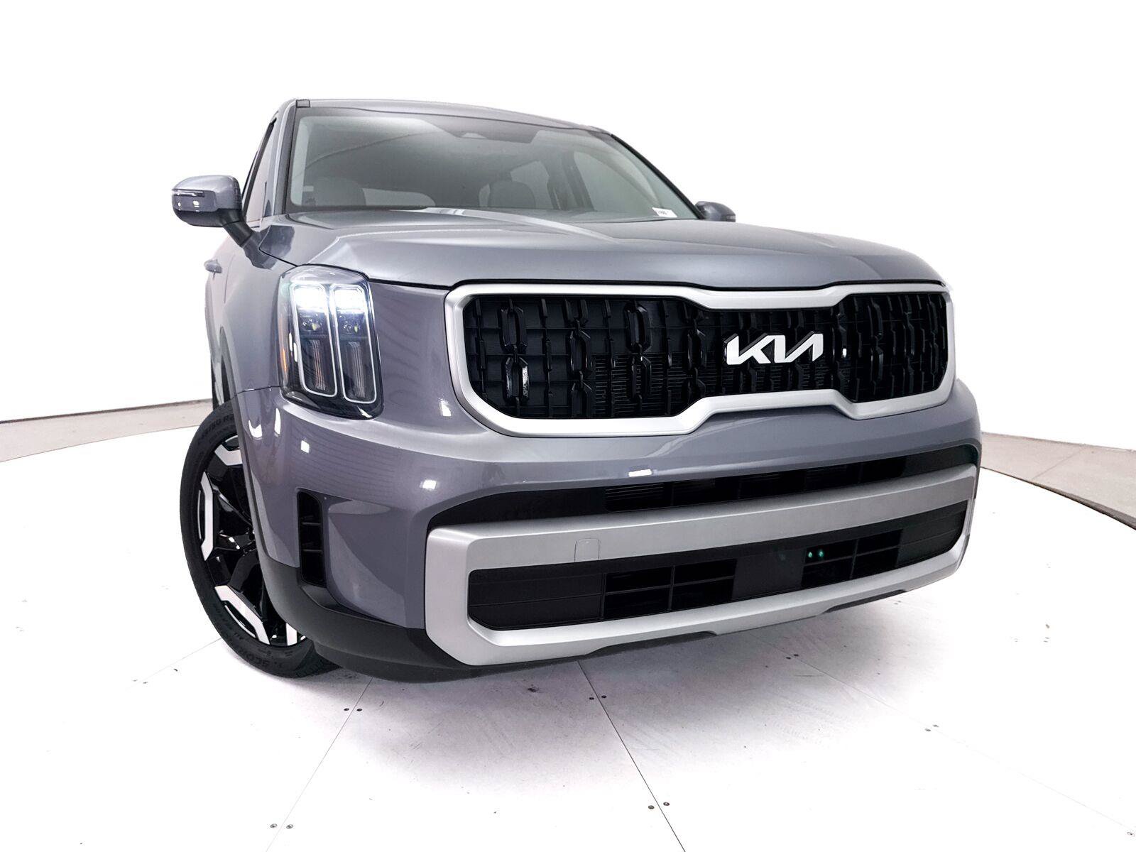 Used 2024 Kia Telluride EX w/ EX Captain's Chair Package FWD image 7