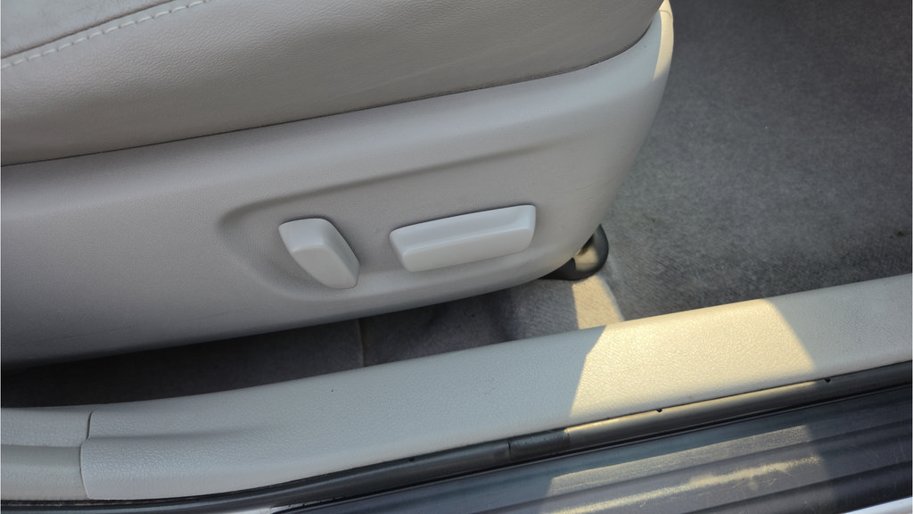 Used 2013 Toyota Camry XLE w/ Leather Pkg FWD image 52