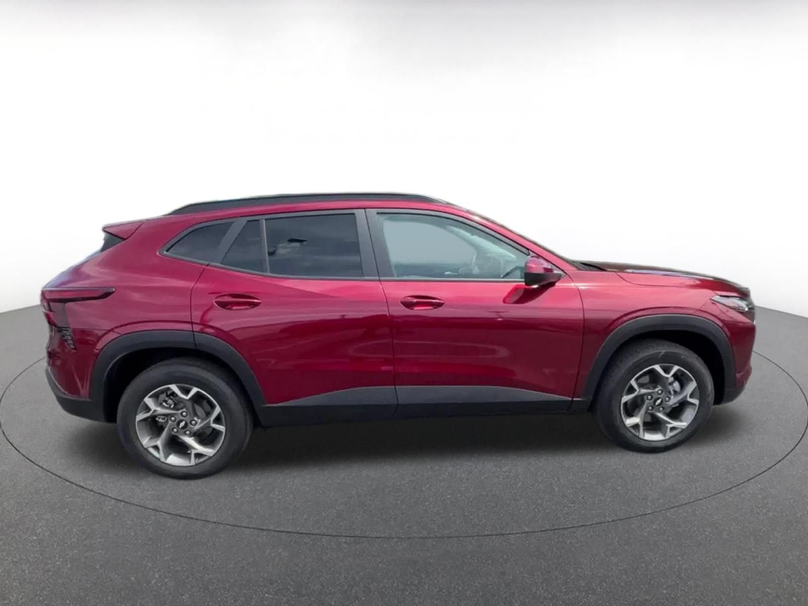 Used 2025 Chevrolet Trax LT w/ LT Convenience Package FWD image 16