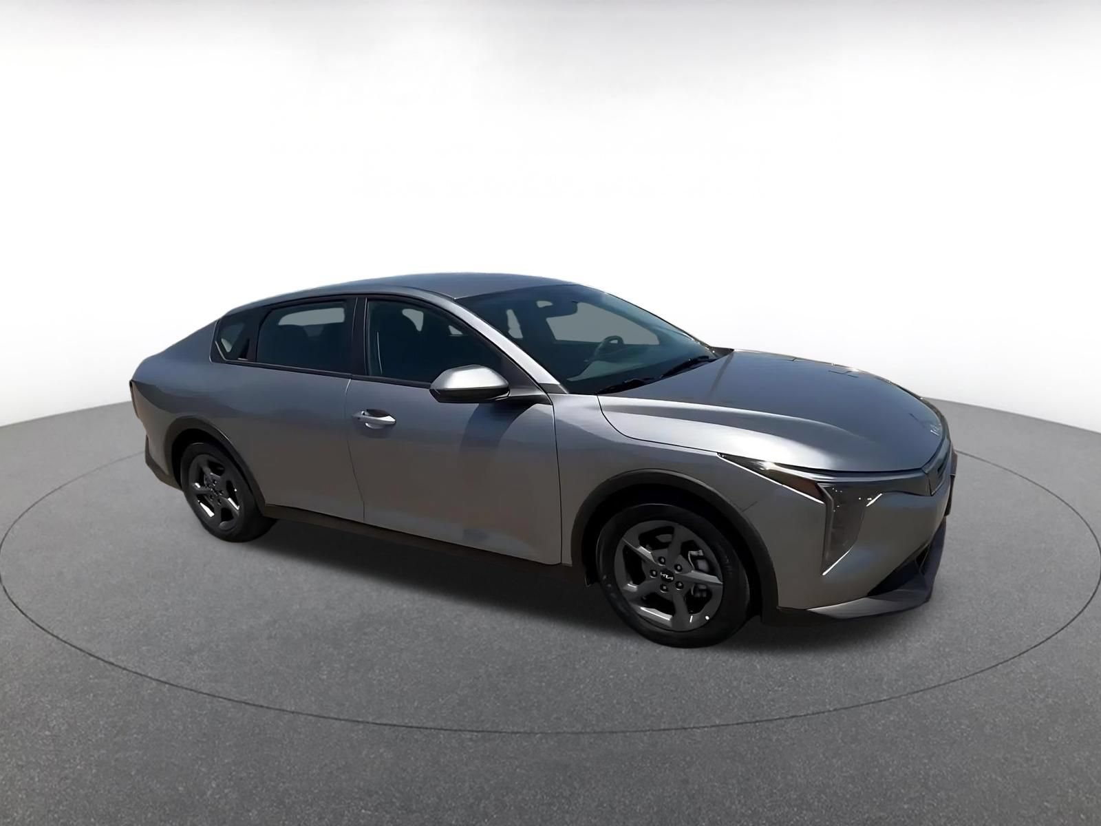 Used 2025 Kia K4 FWD image 2