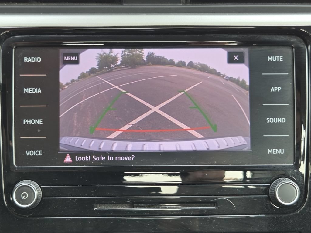 Used 2021 Volkswagen Passat 2.0T SE FWD image 9