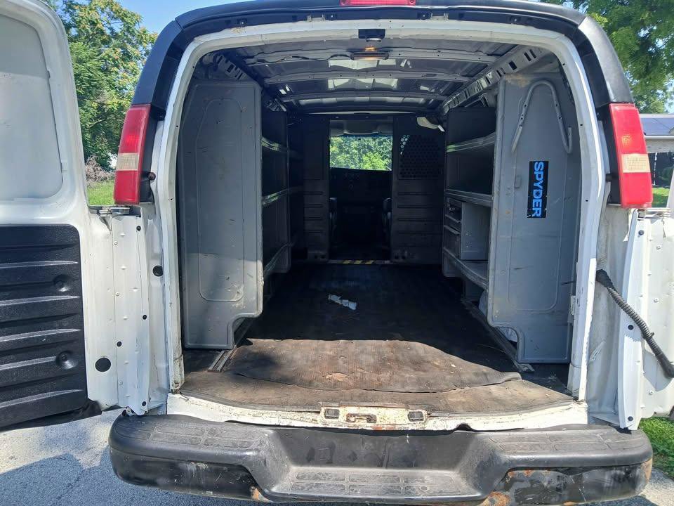 Used 2013 Chevrolet Express 2500 RWD image 16