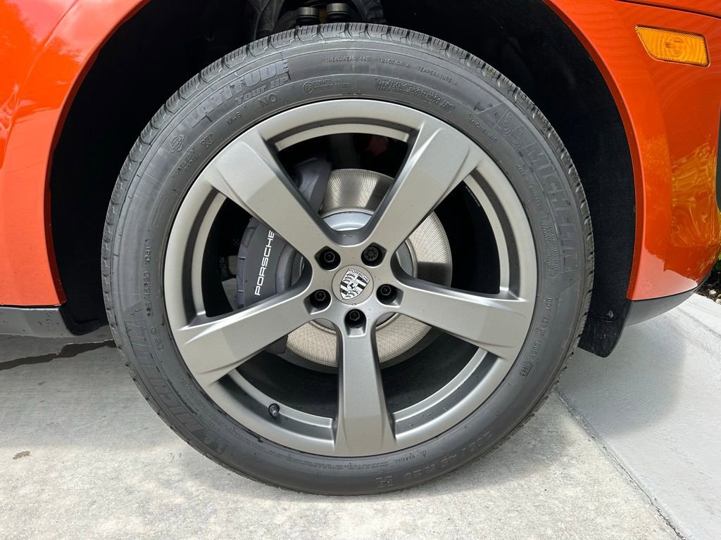Certified 2025 Porsche Macan AWD/4WD image 36