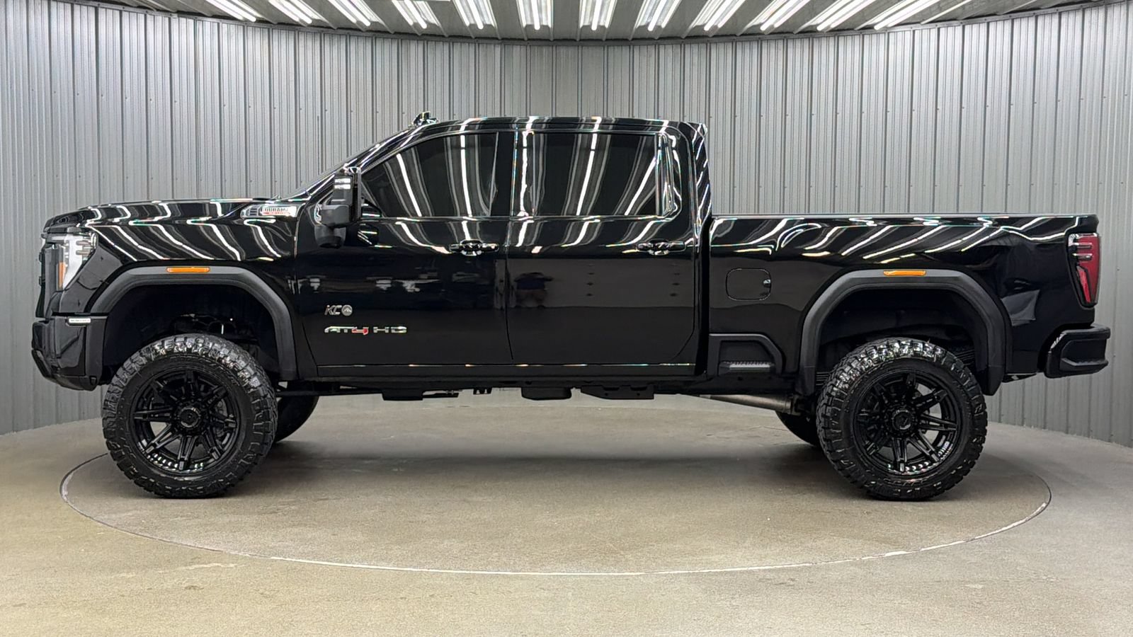 Used 2026 GMC Sierra 2500 AT4 AWD/4WD image 2