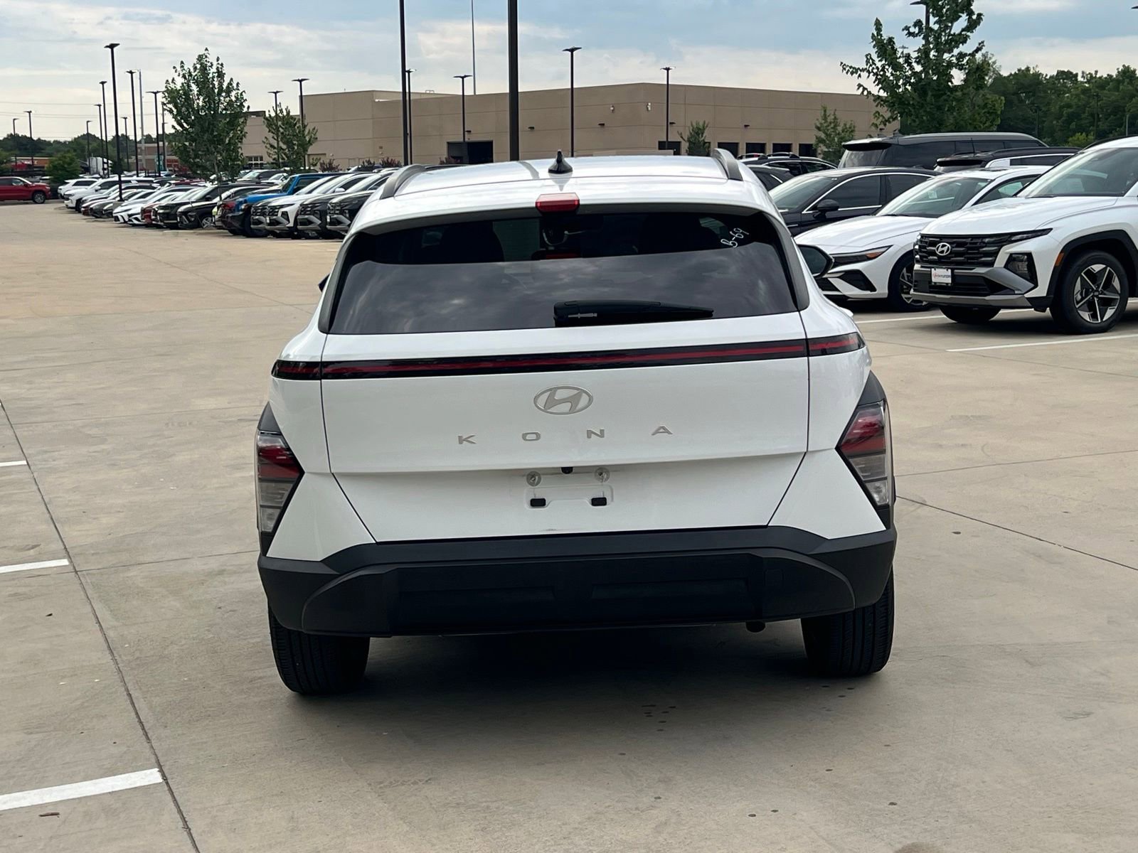 Used 2024 Hyundai Kona SEL FWD image 11