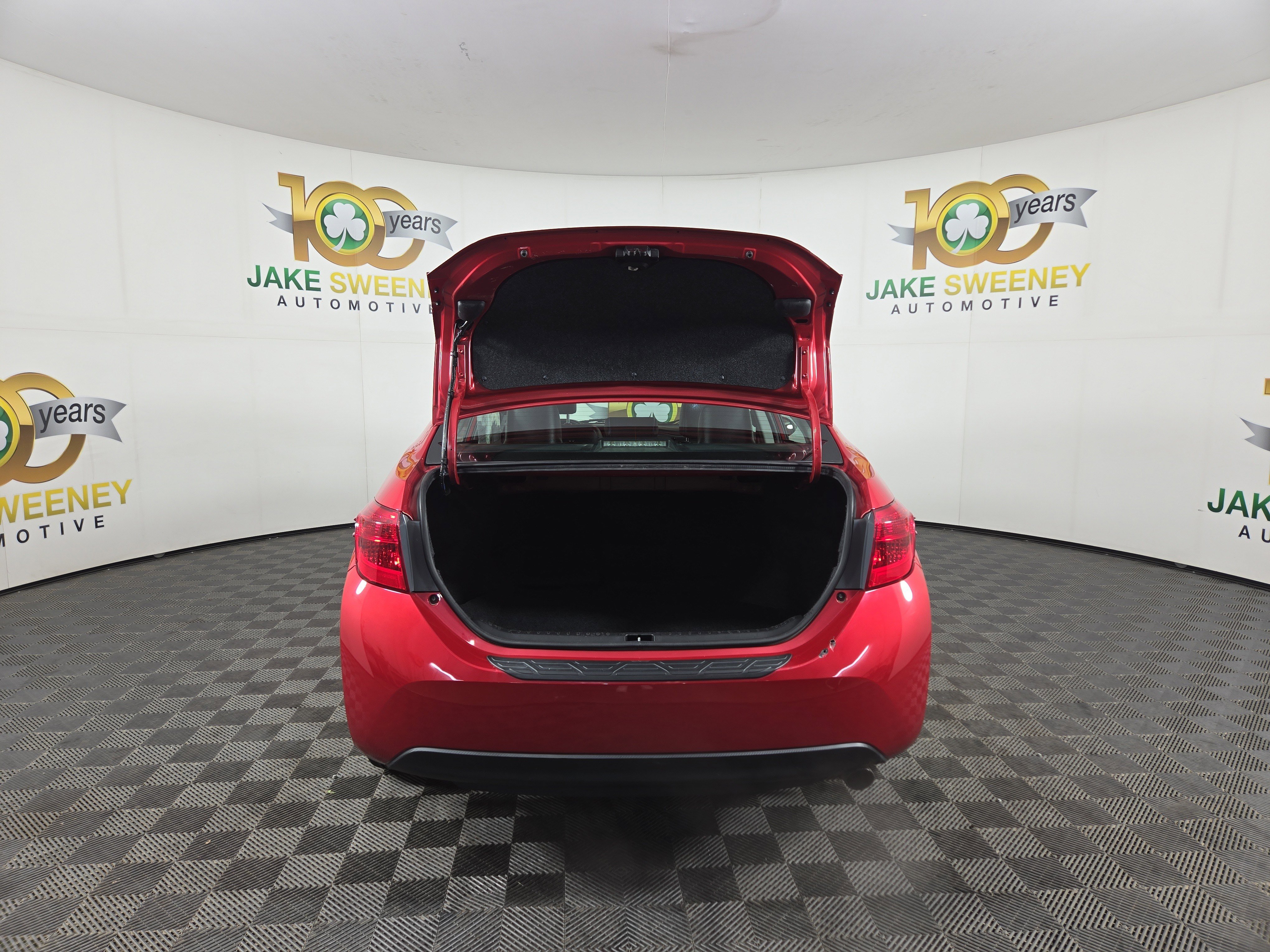 Used 2018 Toyota Corolla L image 32