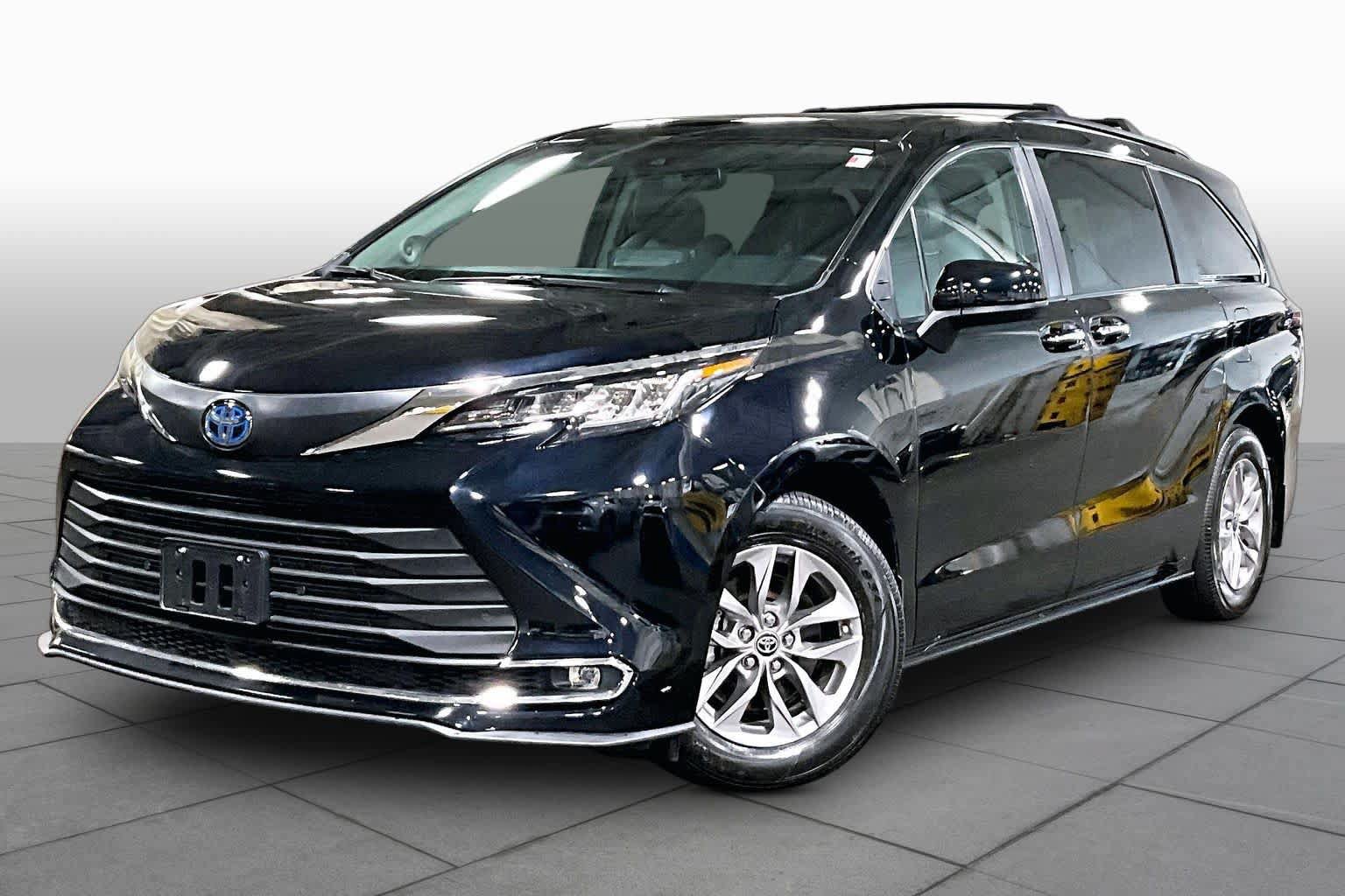 Certified 2023 Toyota Sienna XLE w/ XLE Plus Package AWD/4WD image 2