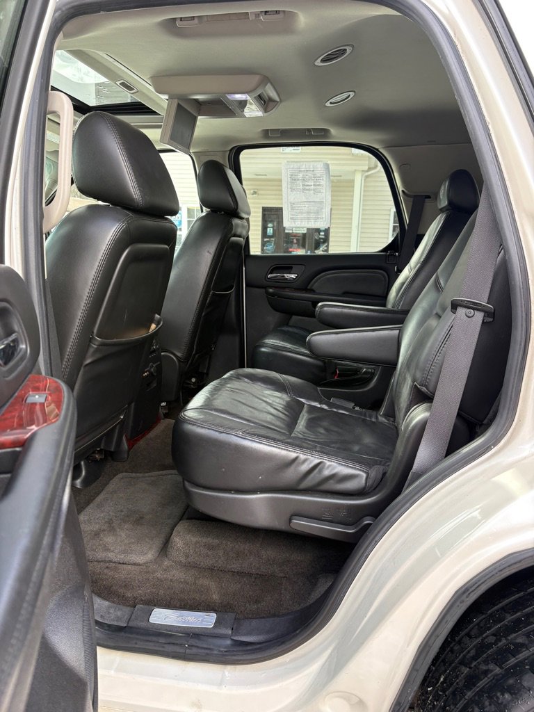 Used 2007 Cadillac Escalade LUXURY w/ Information Package AWD/4WD image 10
