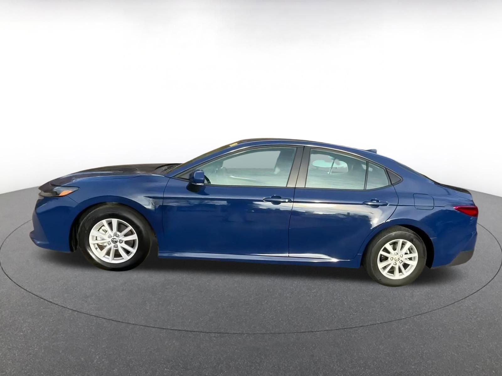 Used 2025 Toyota Camry LE image 9