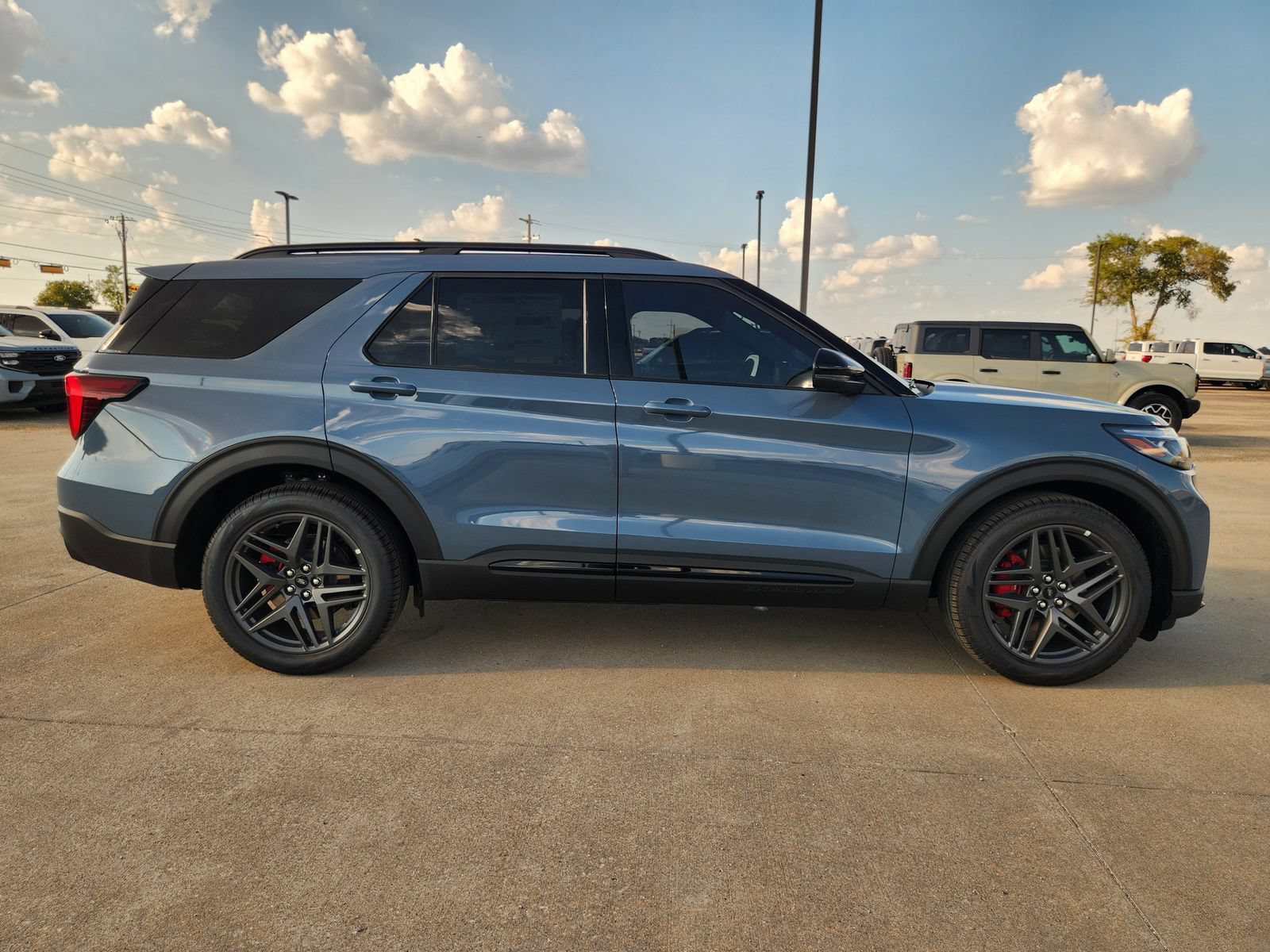 New 2026 Ford Explorer ST w/ Sun And Sound Package AWD/4WD image 7