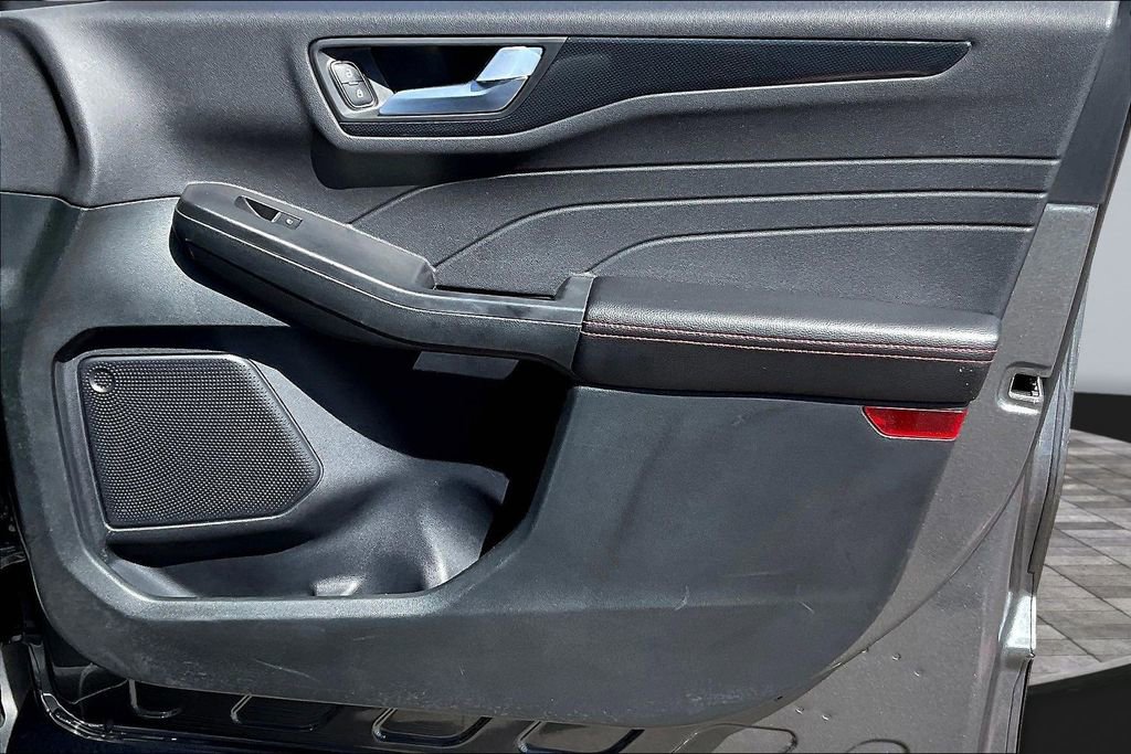Used 2025 Ford Escape ST-Line image 28