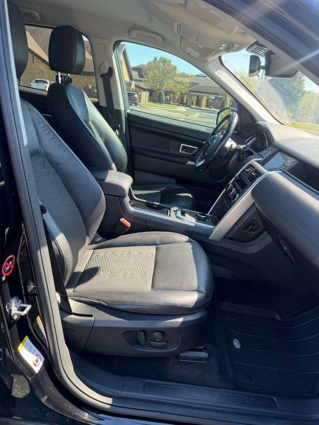 Used 2019 Land Rover Discovery Sport SE AWD/4WD image 14