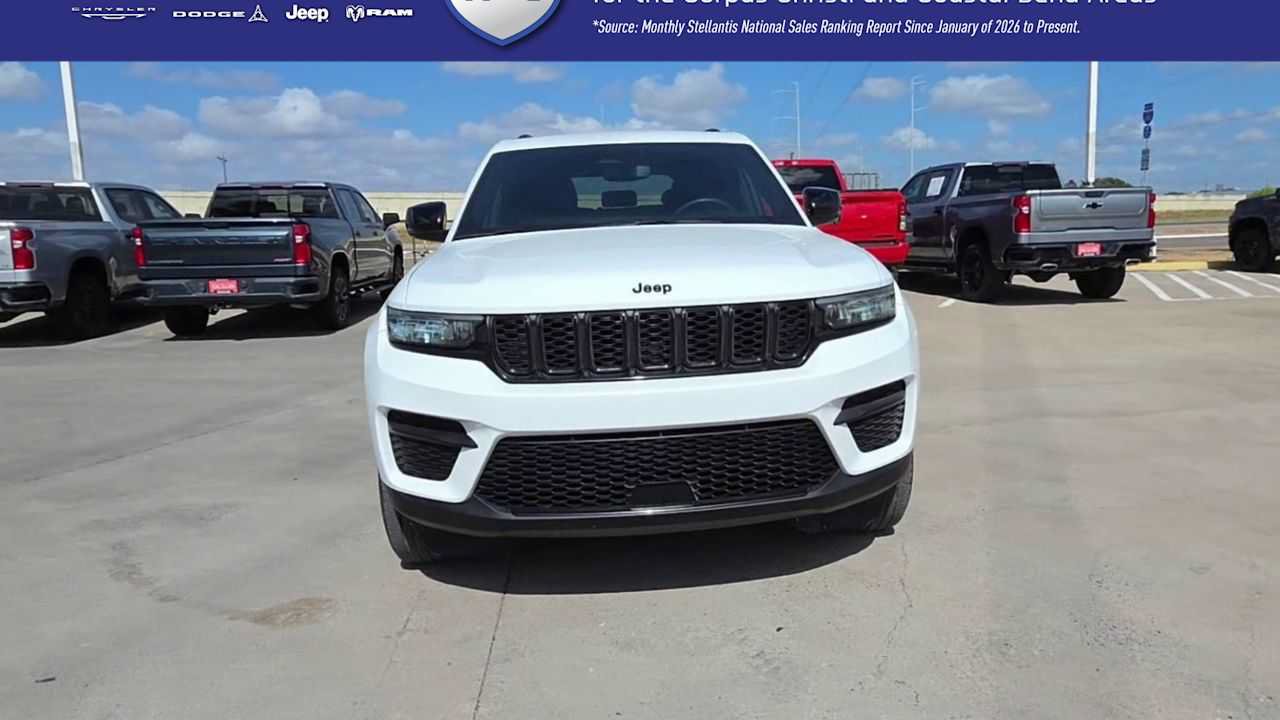 Used 2024 Jeep Grand Cherokee Altitude AWD/4WD image 3