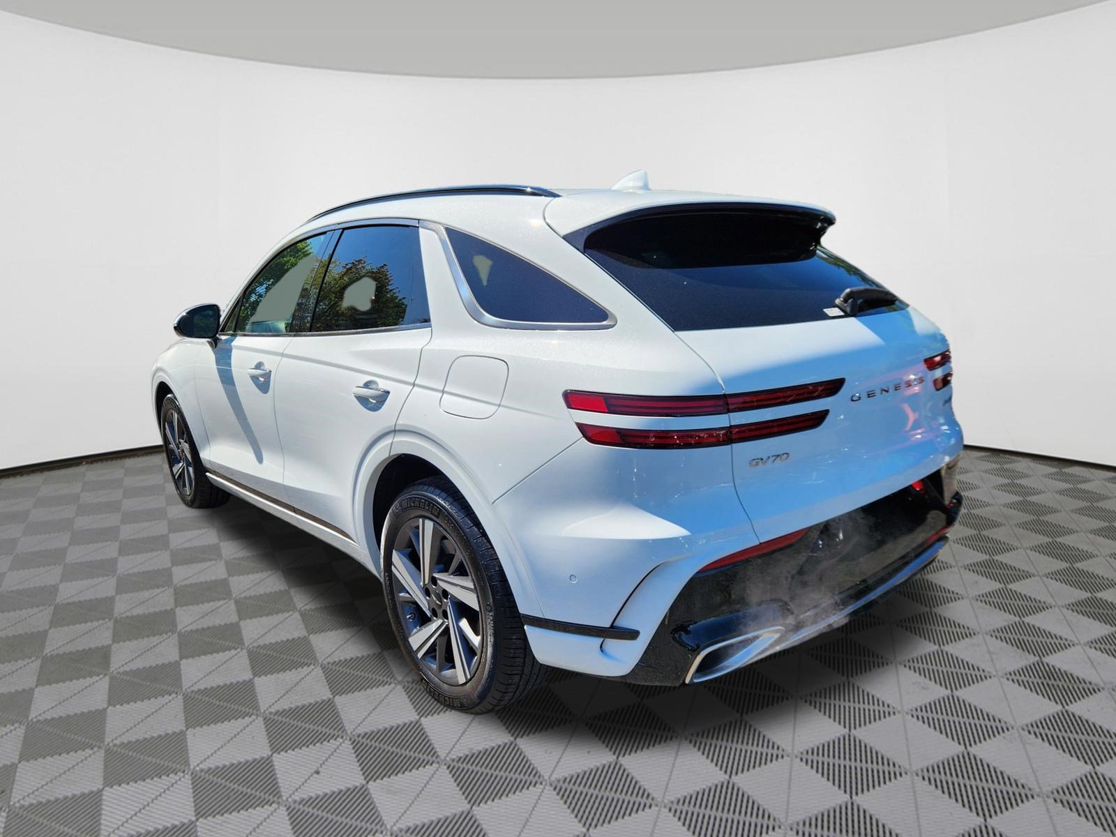 Used 2026 Genesis GV70 3.5T Sport Advanced AWD/4WD image 3