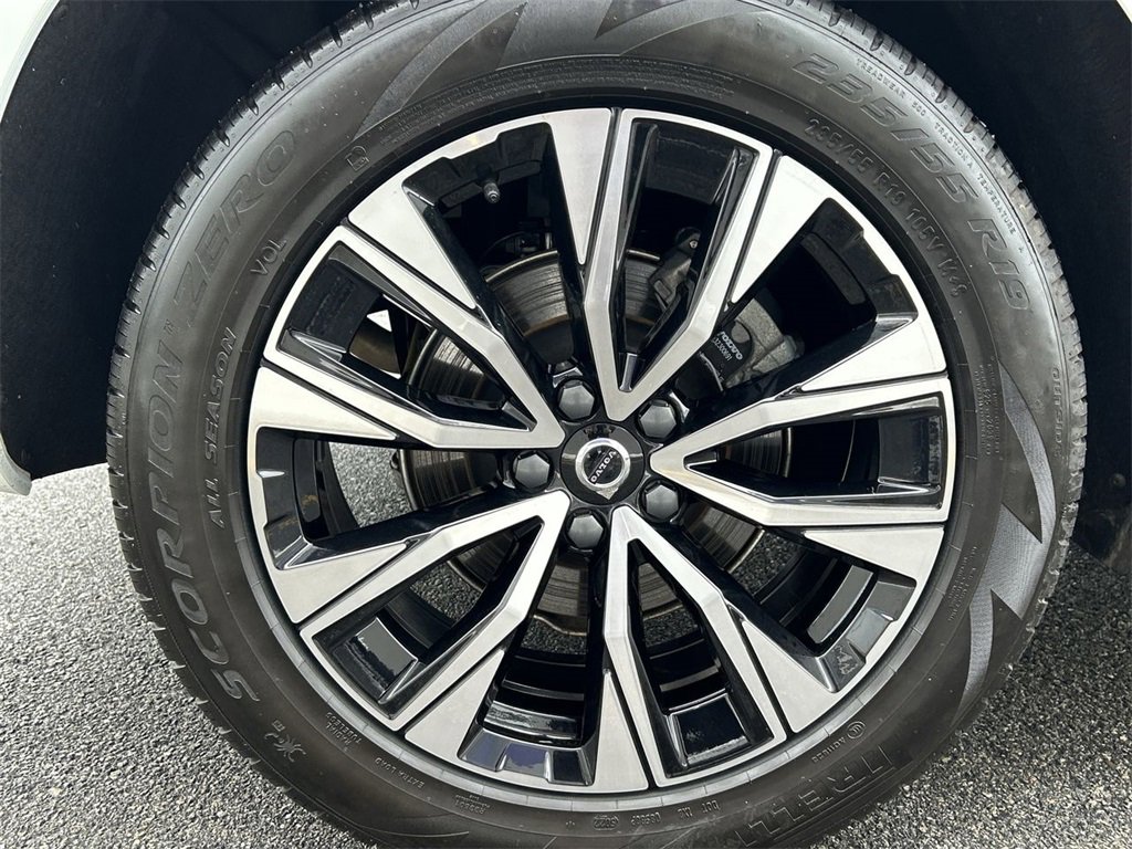 Certified 2023 Volvo XC60 B5 Plus w/ Climate Package image 12