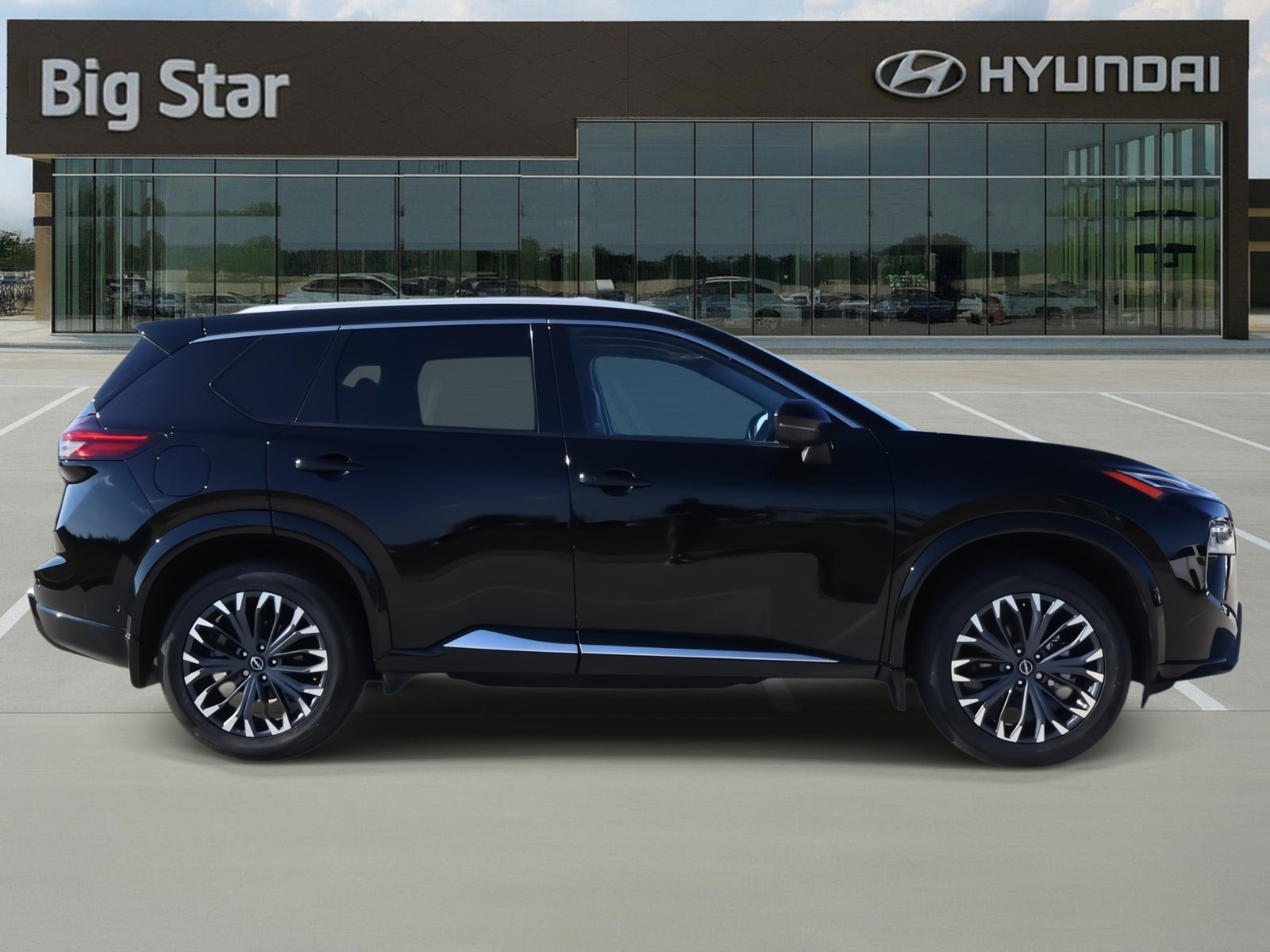 Used 2024 Nissan Rogue Platinum image 5