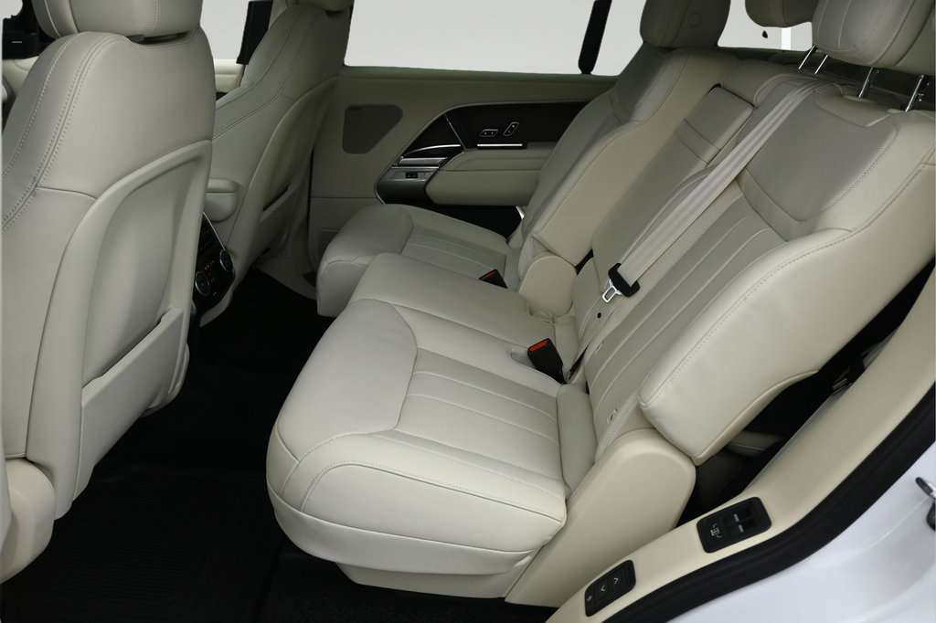 Used 2025 Land Rover Range Rover Long Wheelbase SE AWD/4WD image 6