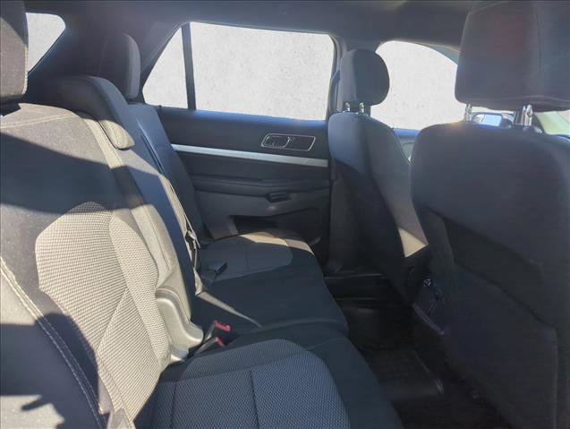 Used 2017 Ford Explorer XLT image 17