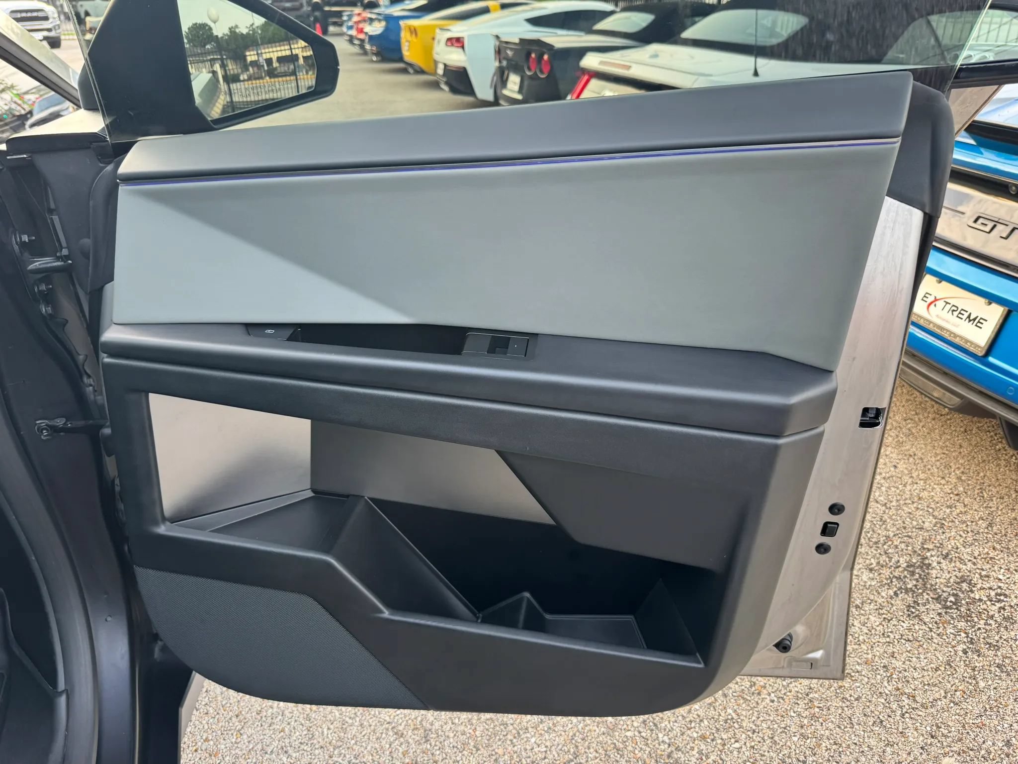Used 2024 Tesla Cybertruck AWD Crew Cab image 18
