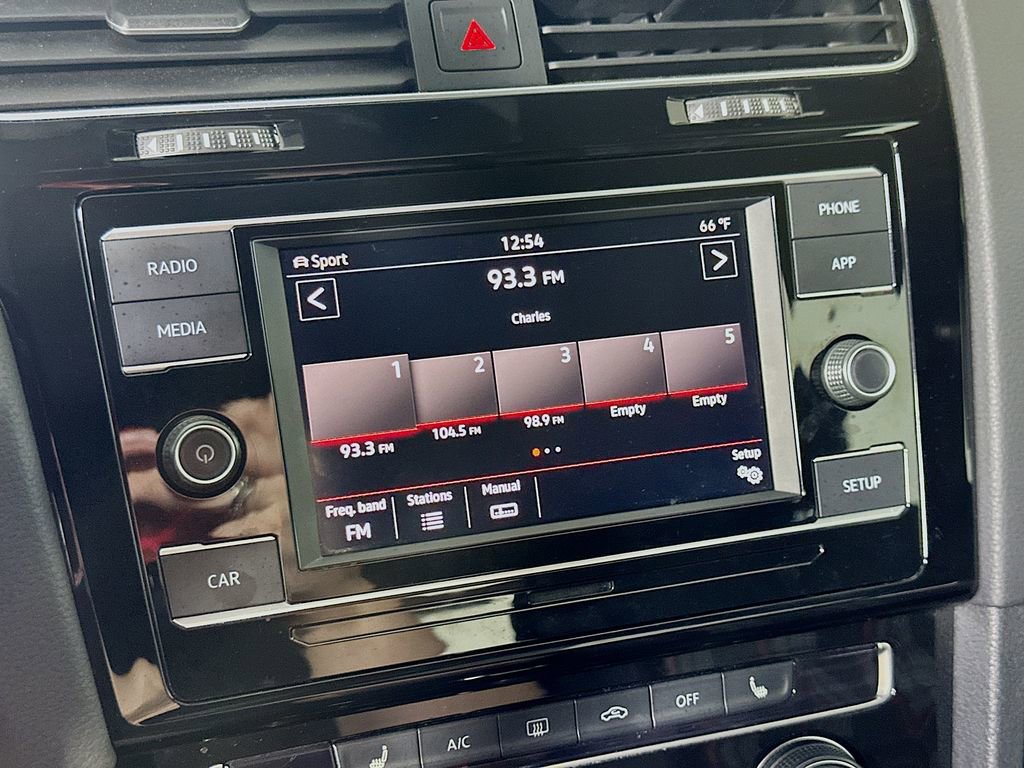 Used 2019 Volkswagen GTI SE image 27