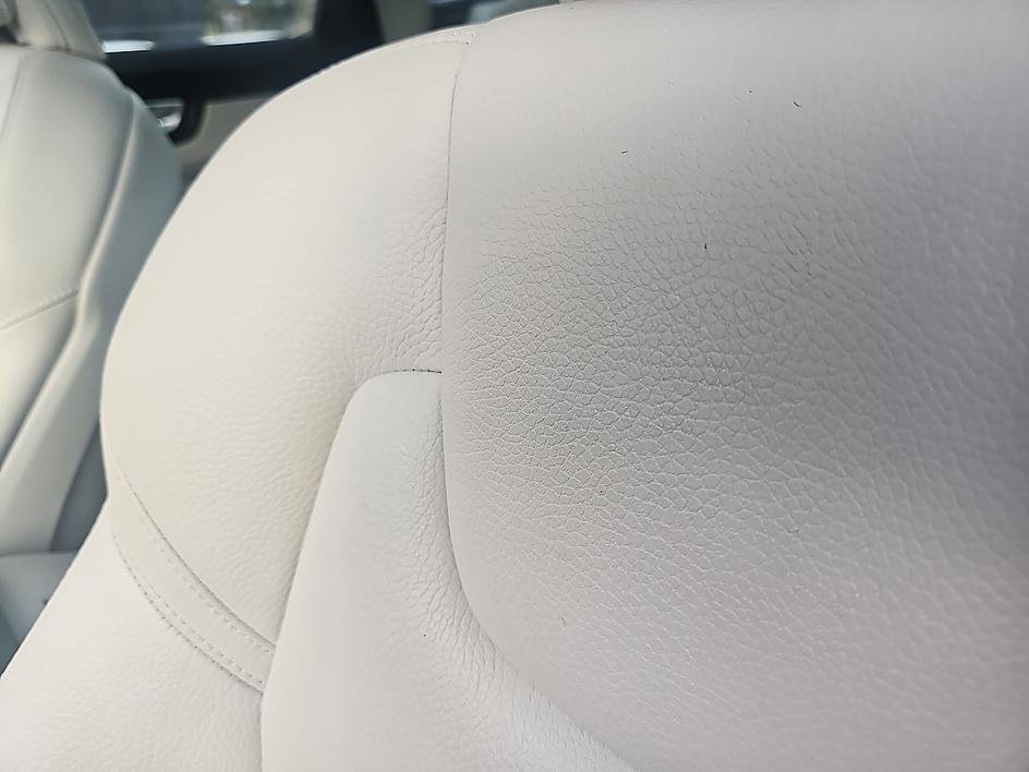 Used 2024 Volvo XC60 B5 Plus w/ Protection Package Premier image 17