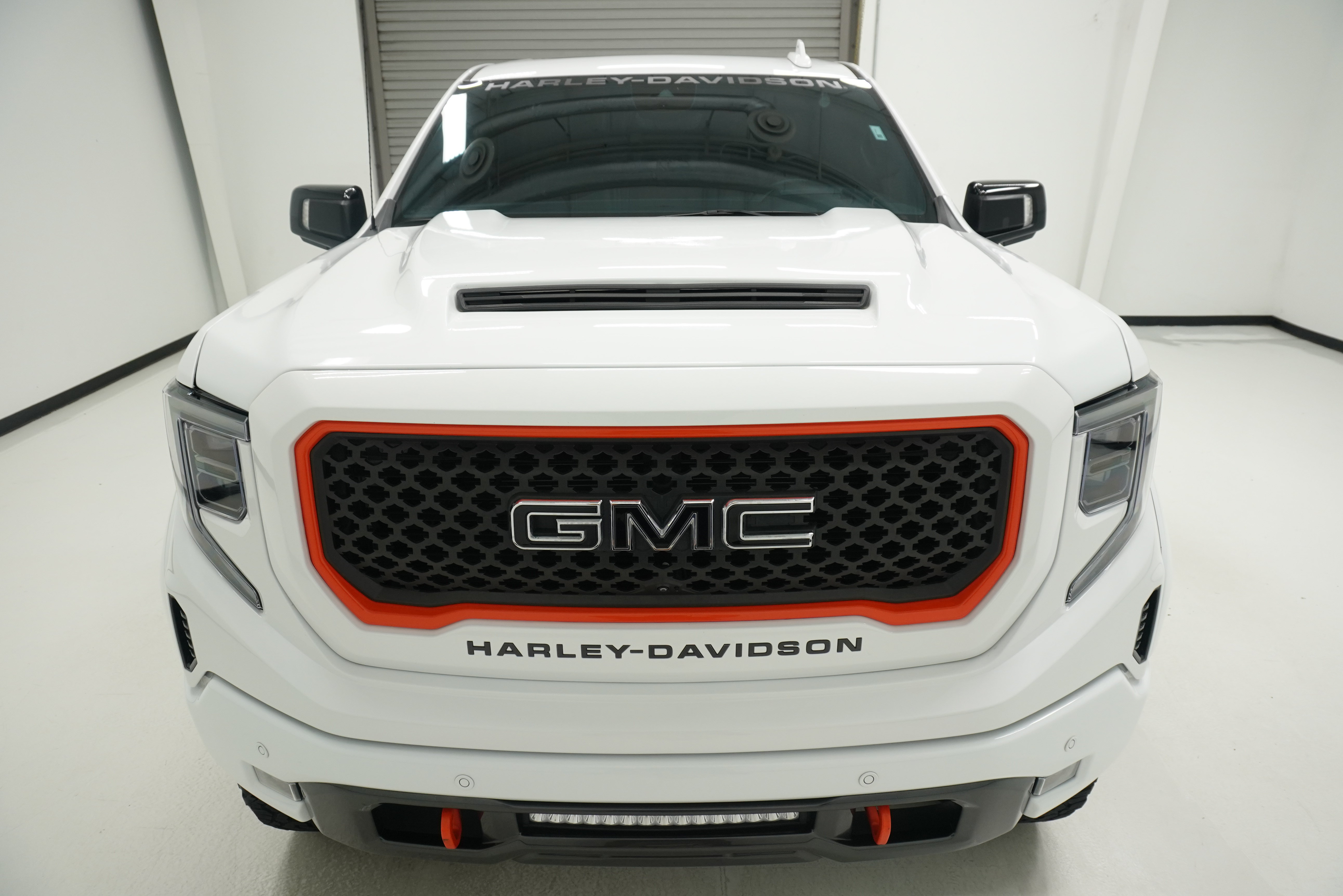 Used 2024 GMC Sierra 1500 AT4 w/ Technology Package AWD/4WD image 2