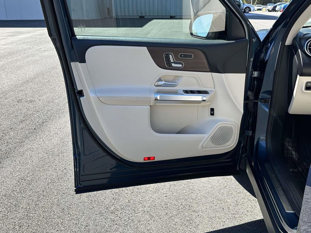 Used 2023 Mercedes-Benz GLB 250 image 5
