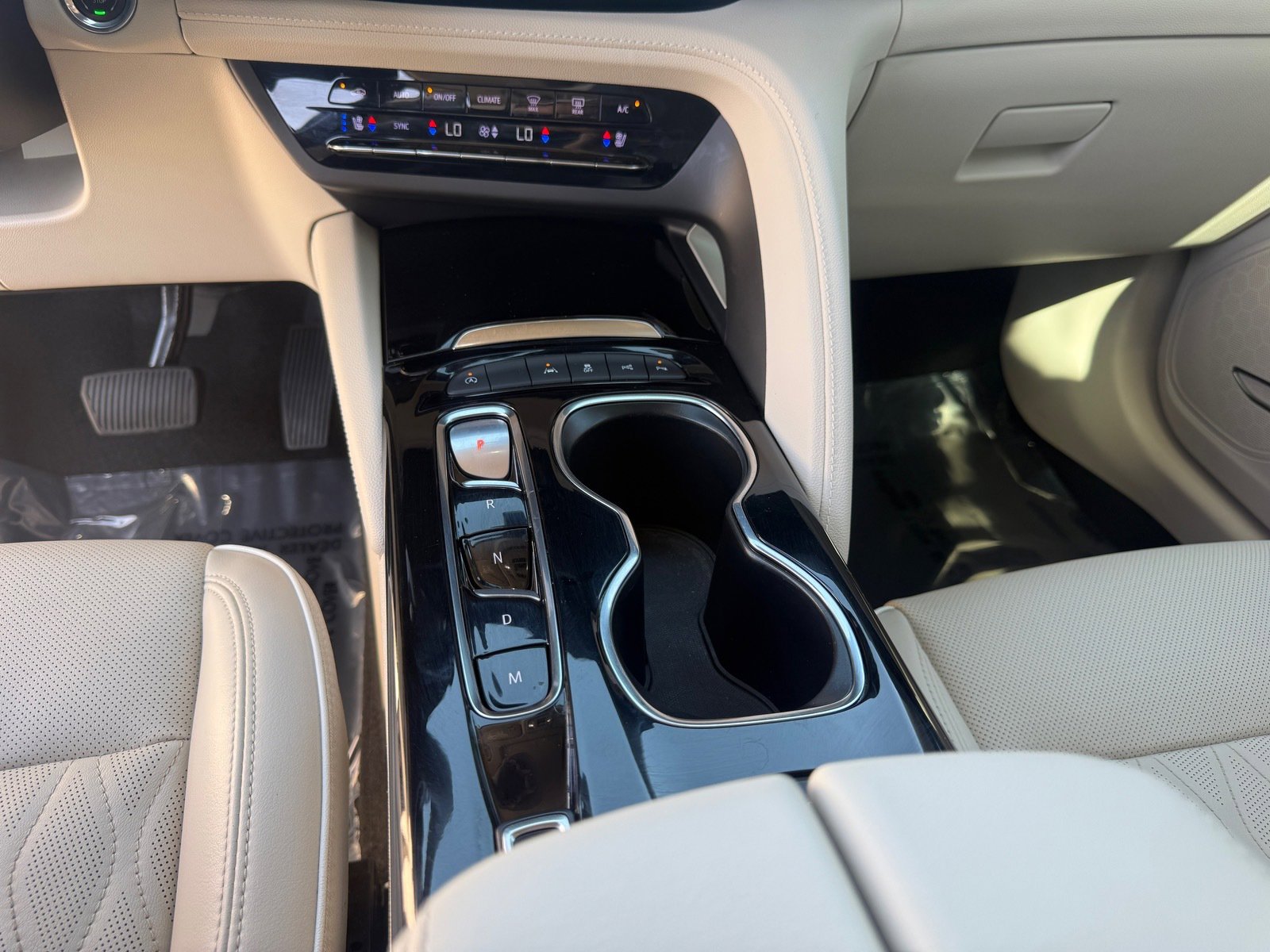 Used 2022 Buick Envision Avenir w/ Technology Package II FWD image 20