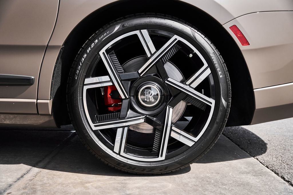 Used 2026 Rolls-Royce Cullinan Black Badge image 19