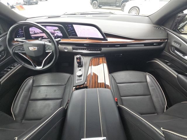 Used 2024 Cadillac Escalade Premium Luxury AWD/4WD image 38