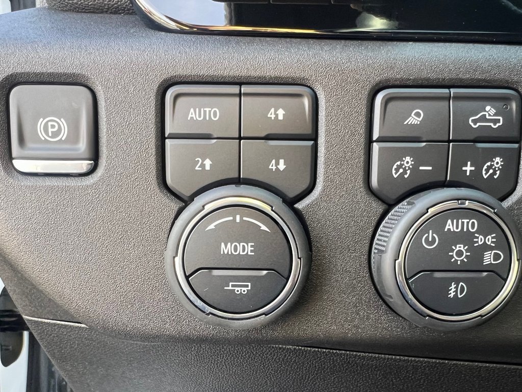 Used 2025 Chevrolet Silverado 2500 ZR2 w/ Technology Package image 4