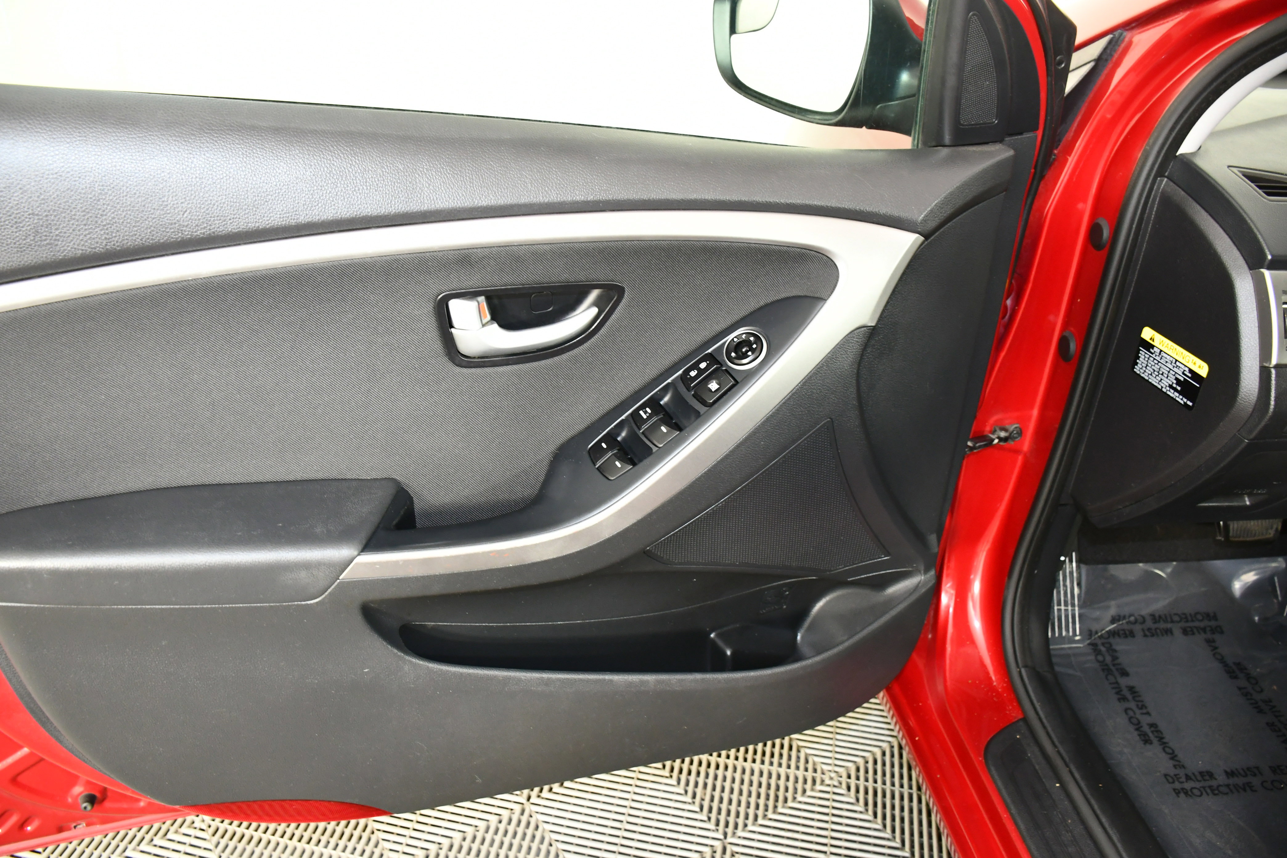 Used 2017 Hyundai Elantra GT image 31