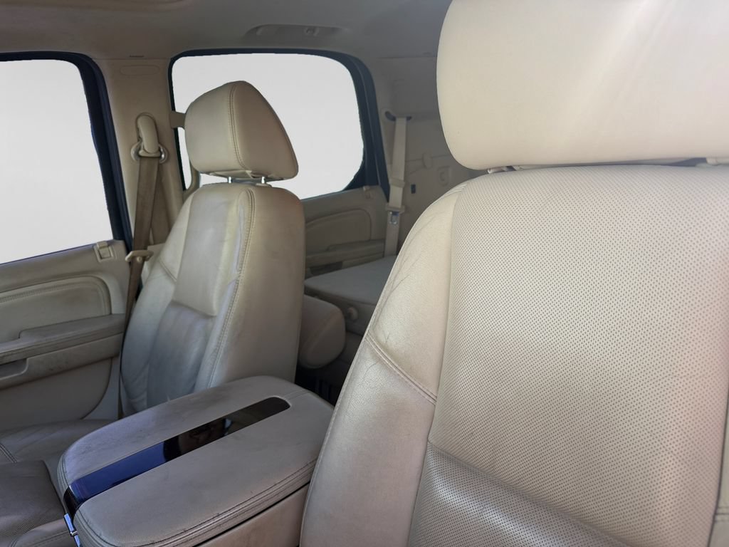 Used 2007 Cadillac Escalade AWD w/ Information Package image 23