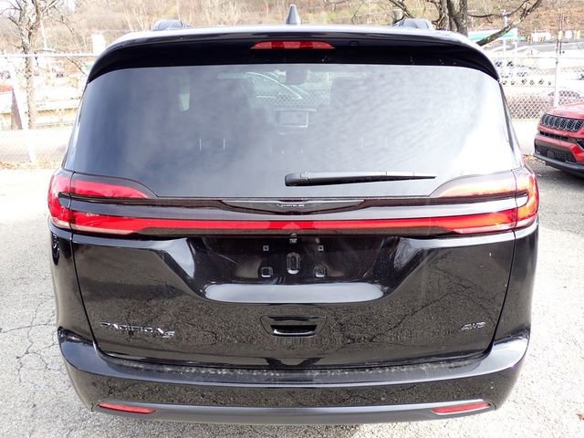 New 2026 Chrysler Pacifica Select w/ S Appearance Package image 4