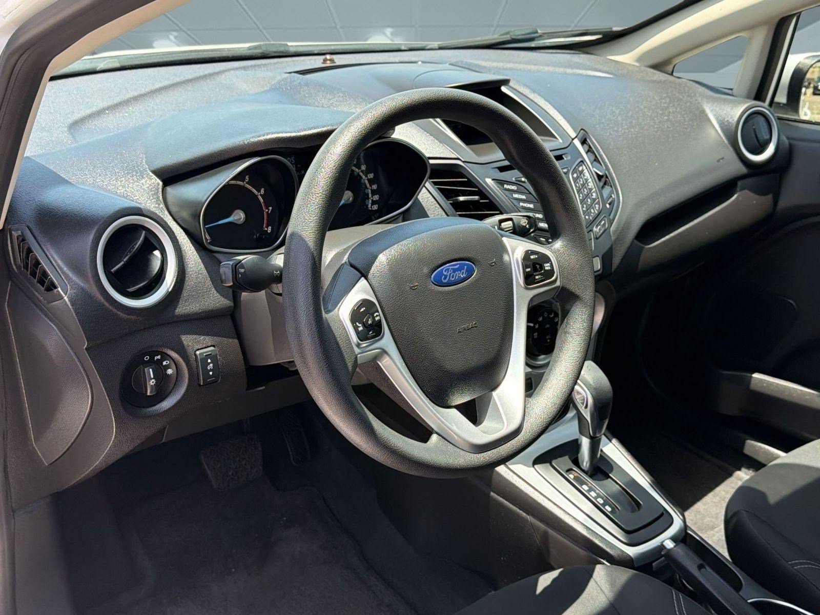 Used 2017 Ford Fiesta SE FWD image 4