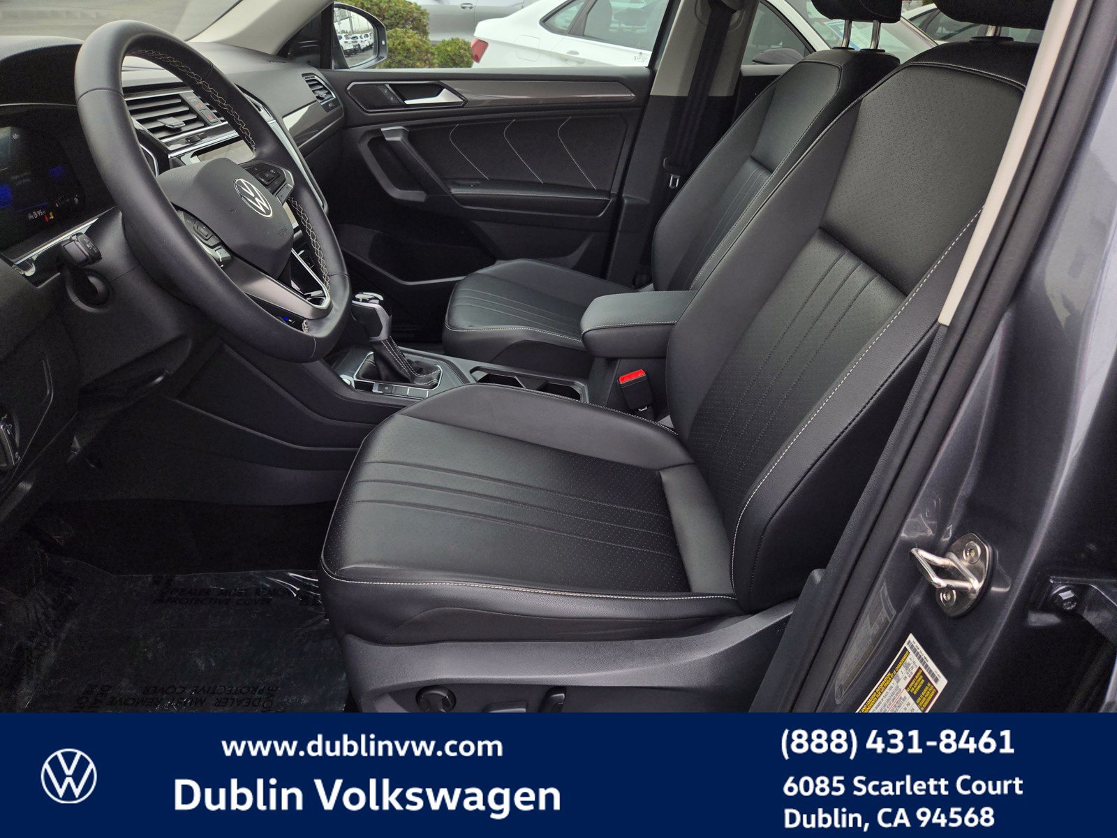 Certified 2023 Volkswagen Tiguan SE w/ Panoramic Sunroof Package FWD image 17