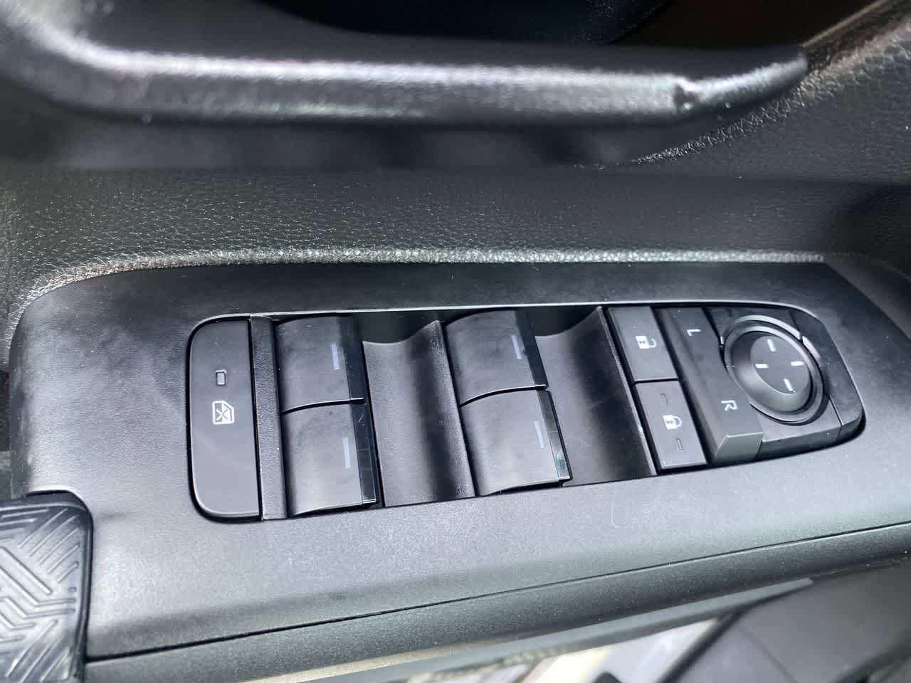 Certified 2024 Toyota Tacoma SR5 AWD/4WD image 25