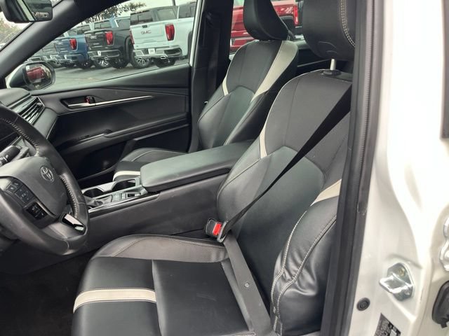 Used 2025 Toyota Camry SE w/ Convenience Package FWD image 8